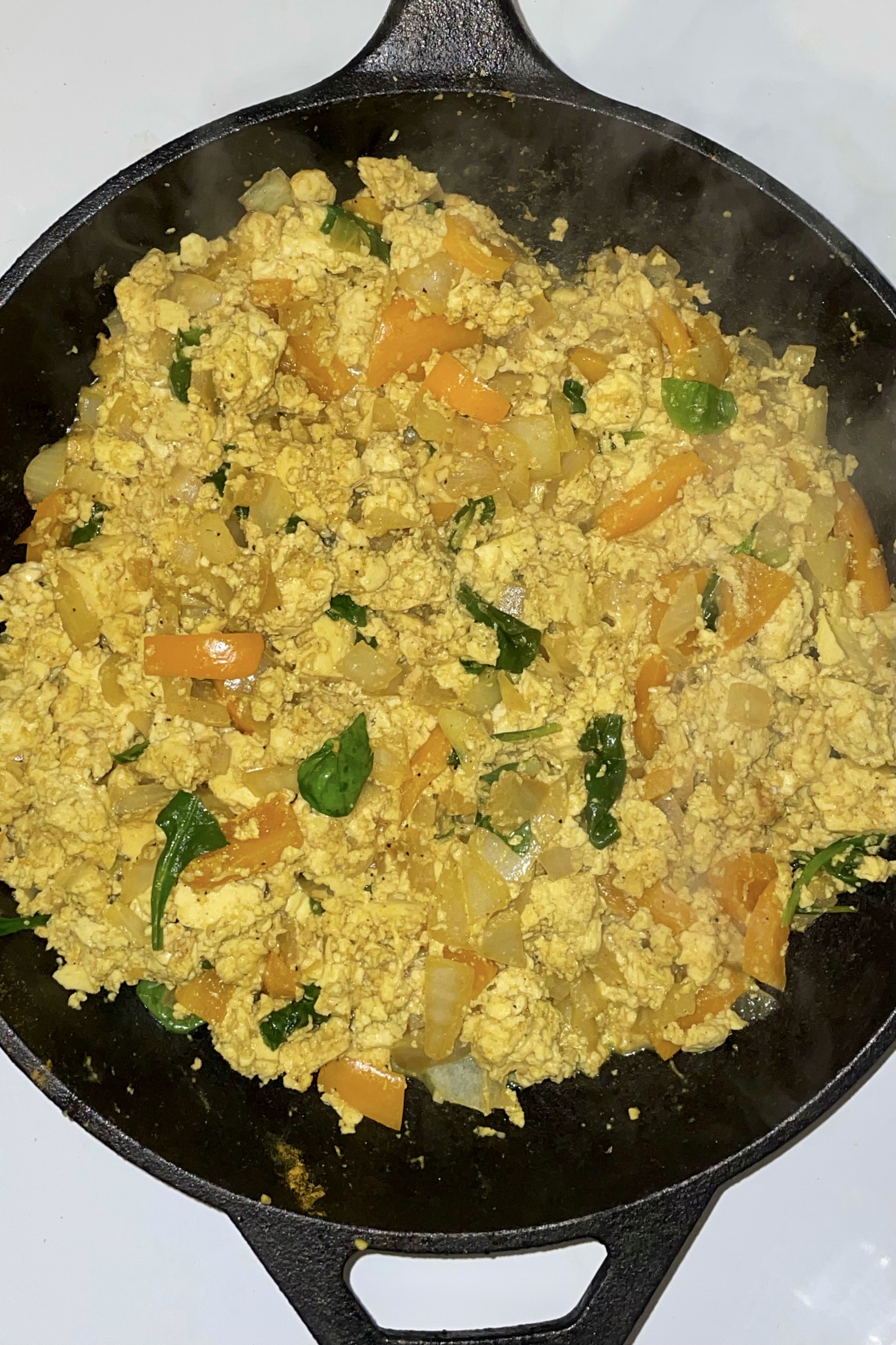 casti-iron-spicy-tofu-scramble-vegan-brunch-recipe-ohm-eats